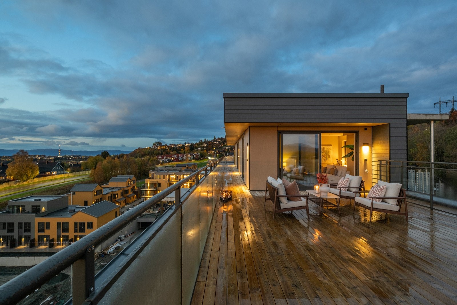 Dette er en påkostet toppleilighet med panoramautsikt. Galleribilde