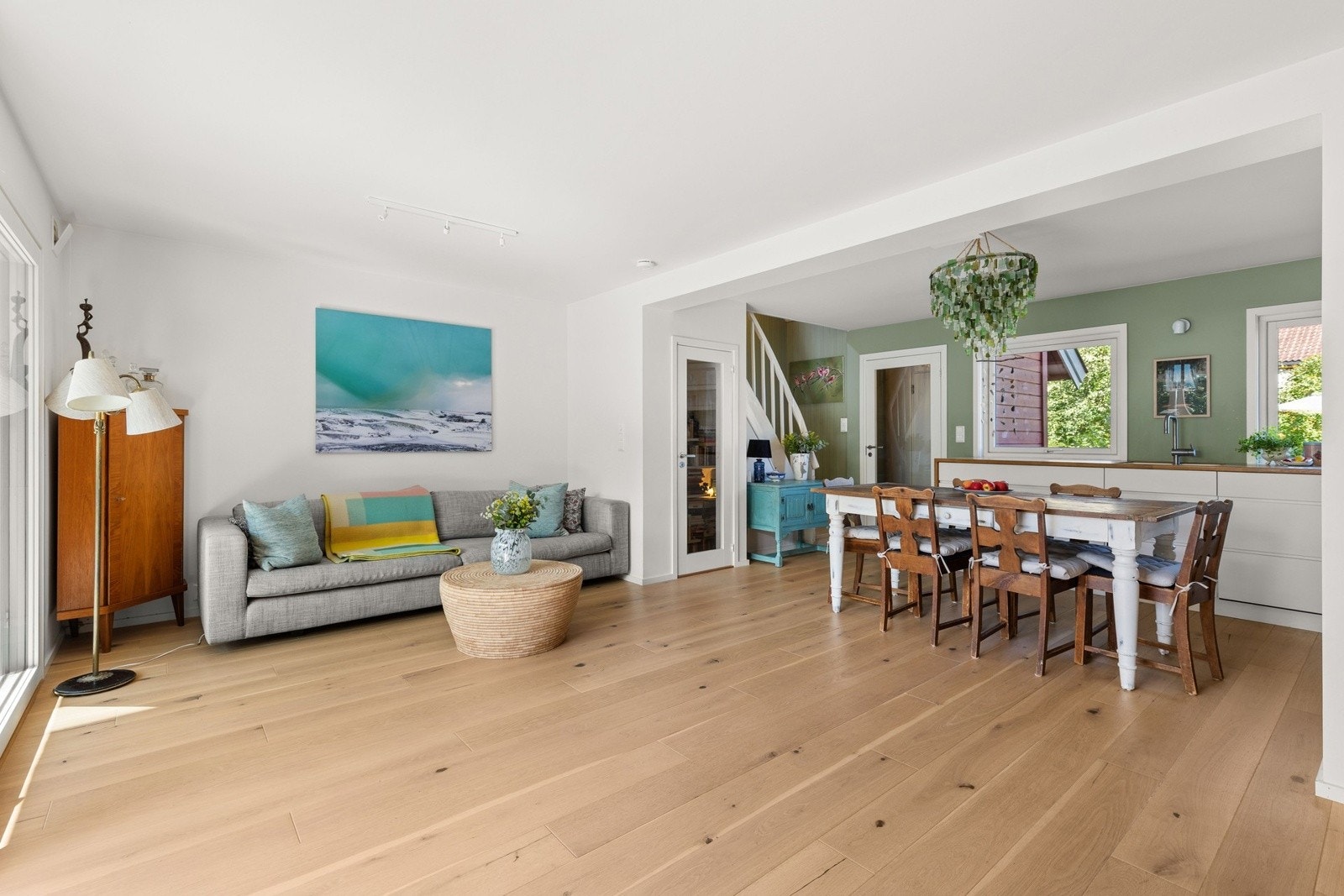 Boligen ligger svært sentralt til i et av Nesoddens mest populære boområder - Tangenåsen. Galleribilde