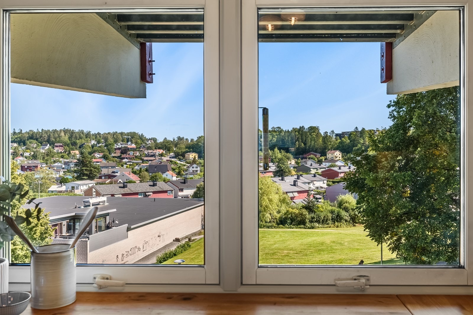Fint utsyn fra kjøkkenet Galleribilde