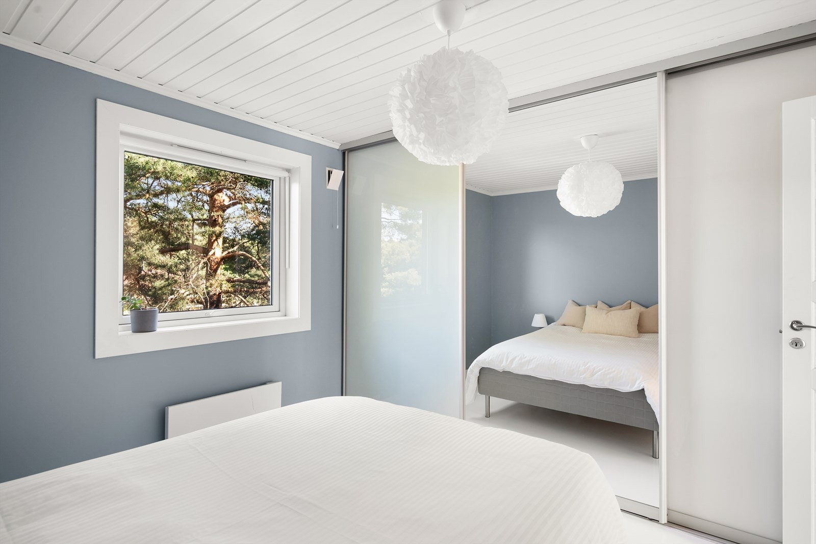 - Rikelig med plass til dobbeltseng og øvrig ønsket møblement - Galleribilde