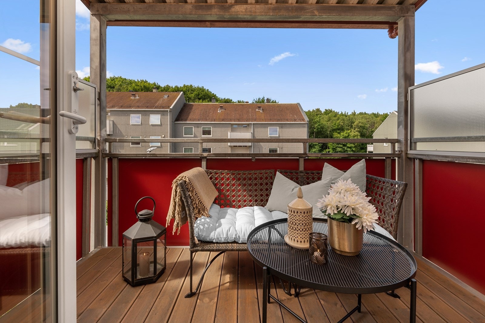 Balkongen måler 5,5m² og har god plass til utemøbler. Galleribilde