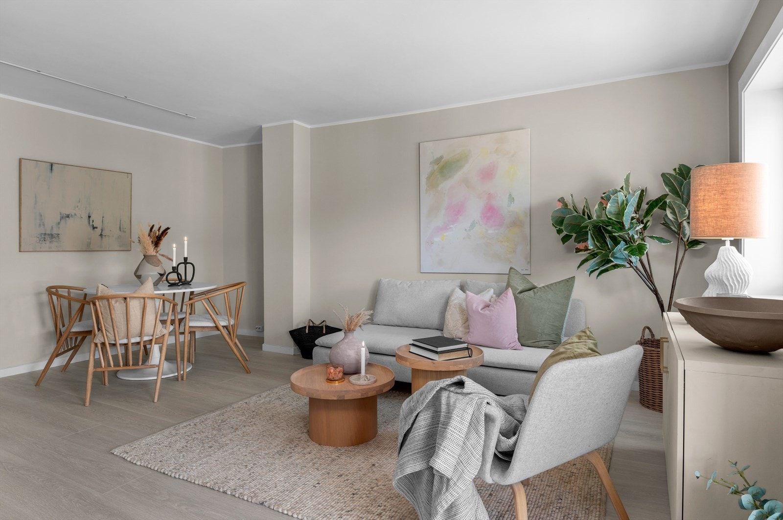 Her får du en leilighet som har gjennomført gode oppgraderinger og fremstår svært moderne. Galleribilde