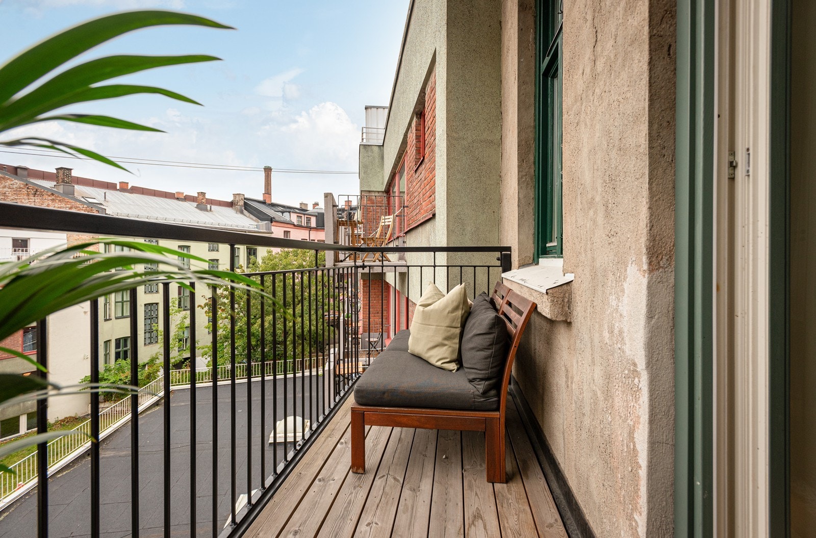 En lys og gjennomgående andelsleilighet med solrik, sørvestvendt balkong Galleribilde