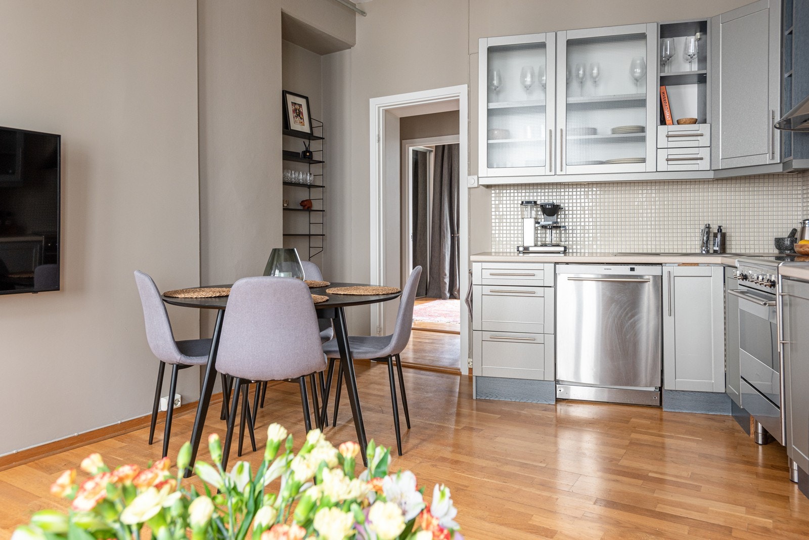 Takhøyde på 2.91 meter kombinert med vindusflatene gir en luftig og behagelig atmosfære Galleribilde