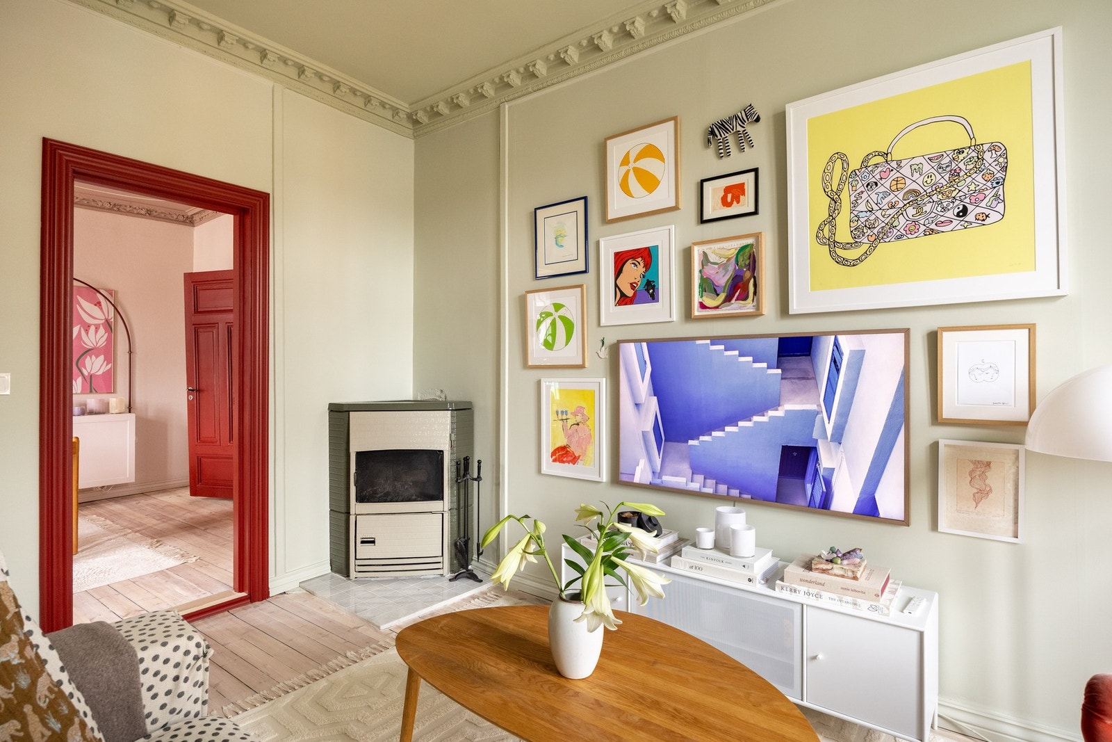 Leilighetens stue kan enkelt innredes som soverom om det er ønskelig. Galleribilde