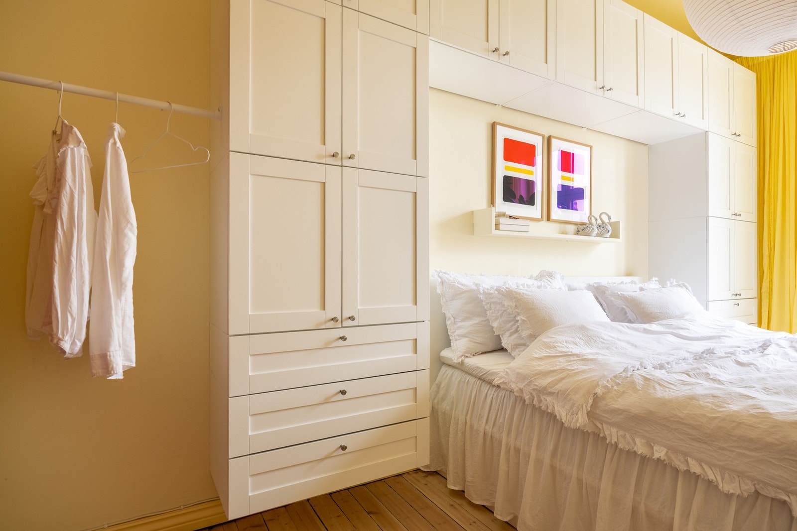 Hovedsoverommet er av god størrelse med mye innebygd garderobeløsning. Galleribilde