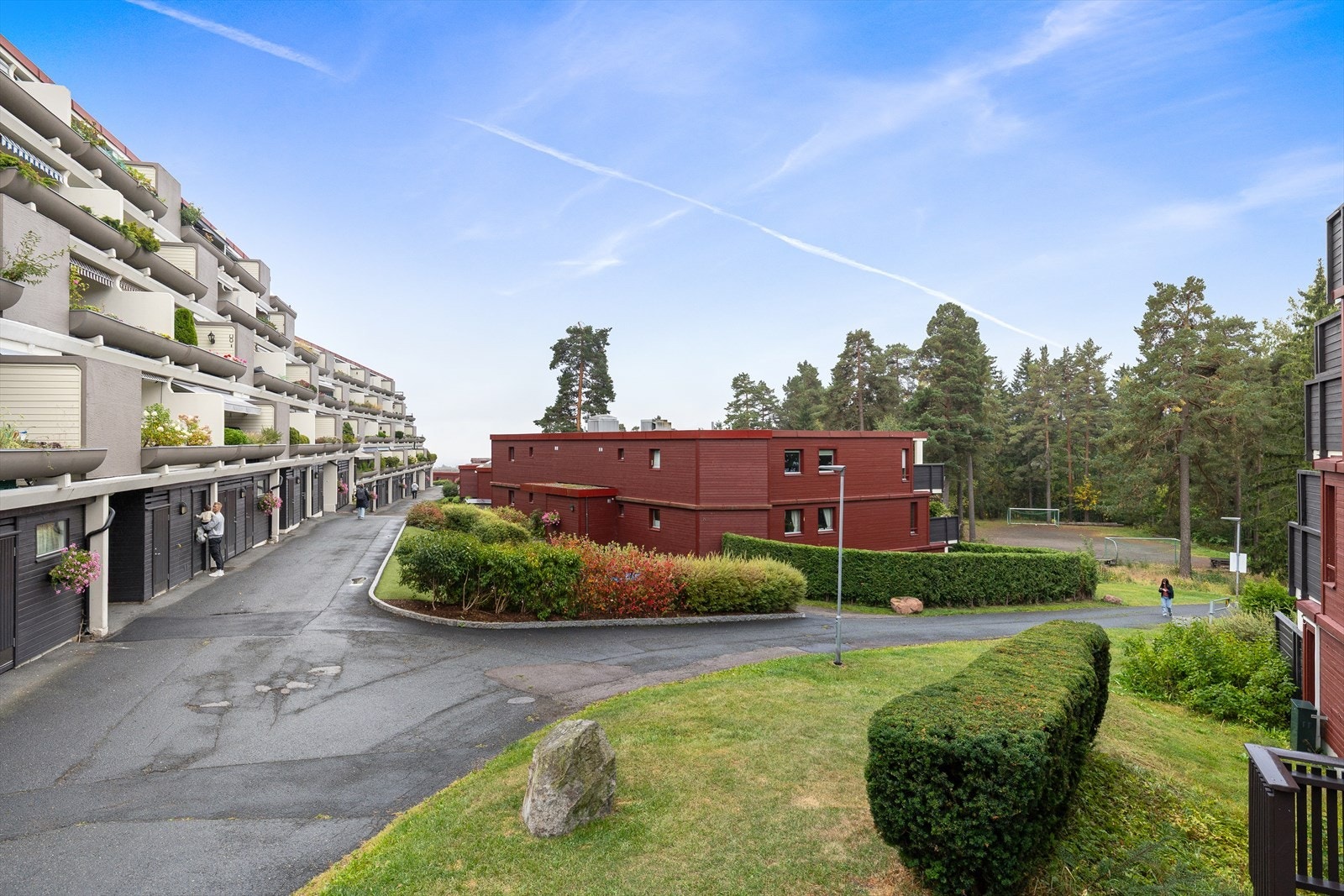 Leiligheten disponerer en felles bod ved inngangsdøren som deles med de to andre leilighetene i etasjen Galleribilde