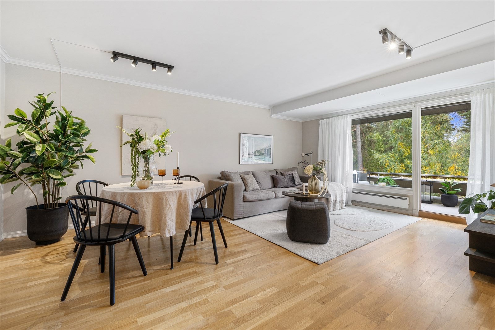 Lys og innbydende terrasseleilighet med naturskjønn og skjermet beliggenhet Galleribilde