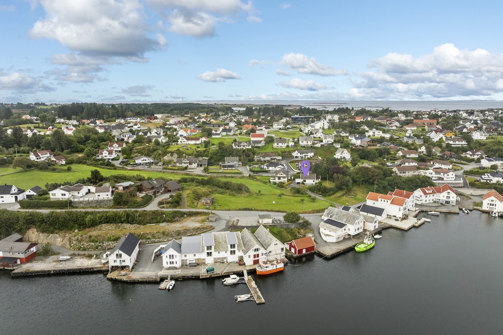 Boligen har svært sentral beliggenhet i nærhet til Vea sentrum, skoler, barnehager og kort og trygg vei til idrettsanlegget. Galleribilde