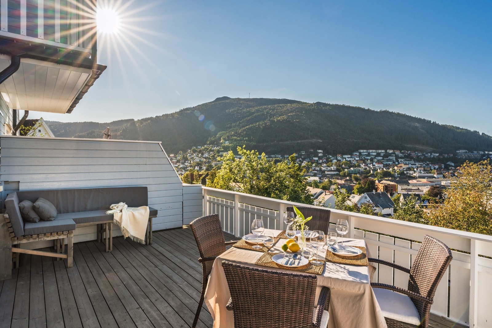 Her kan du lett møblere med langbord og invitere til selskap Galleribilde