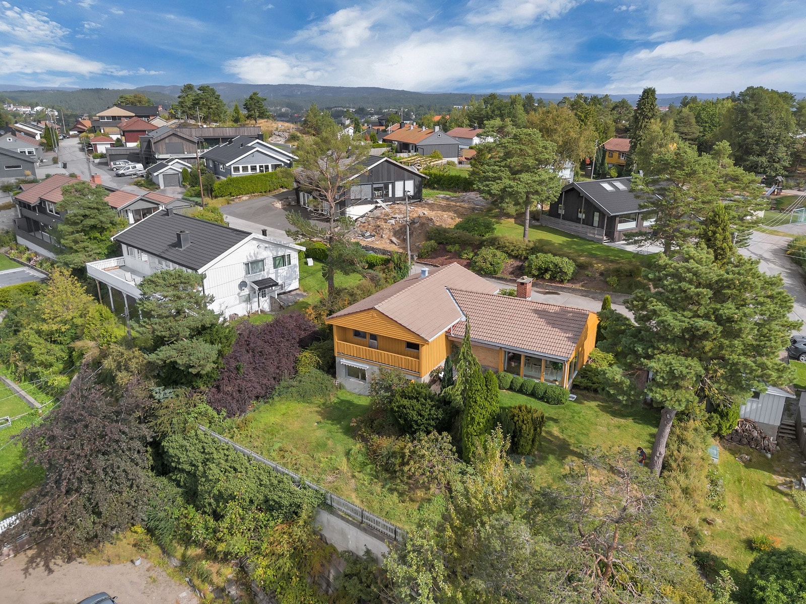 Nydelig beliggenhet i populær gate, barnevennlig, stor deilig tomt Galleribilde