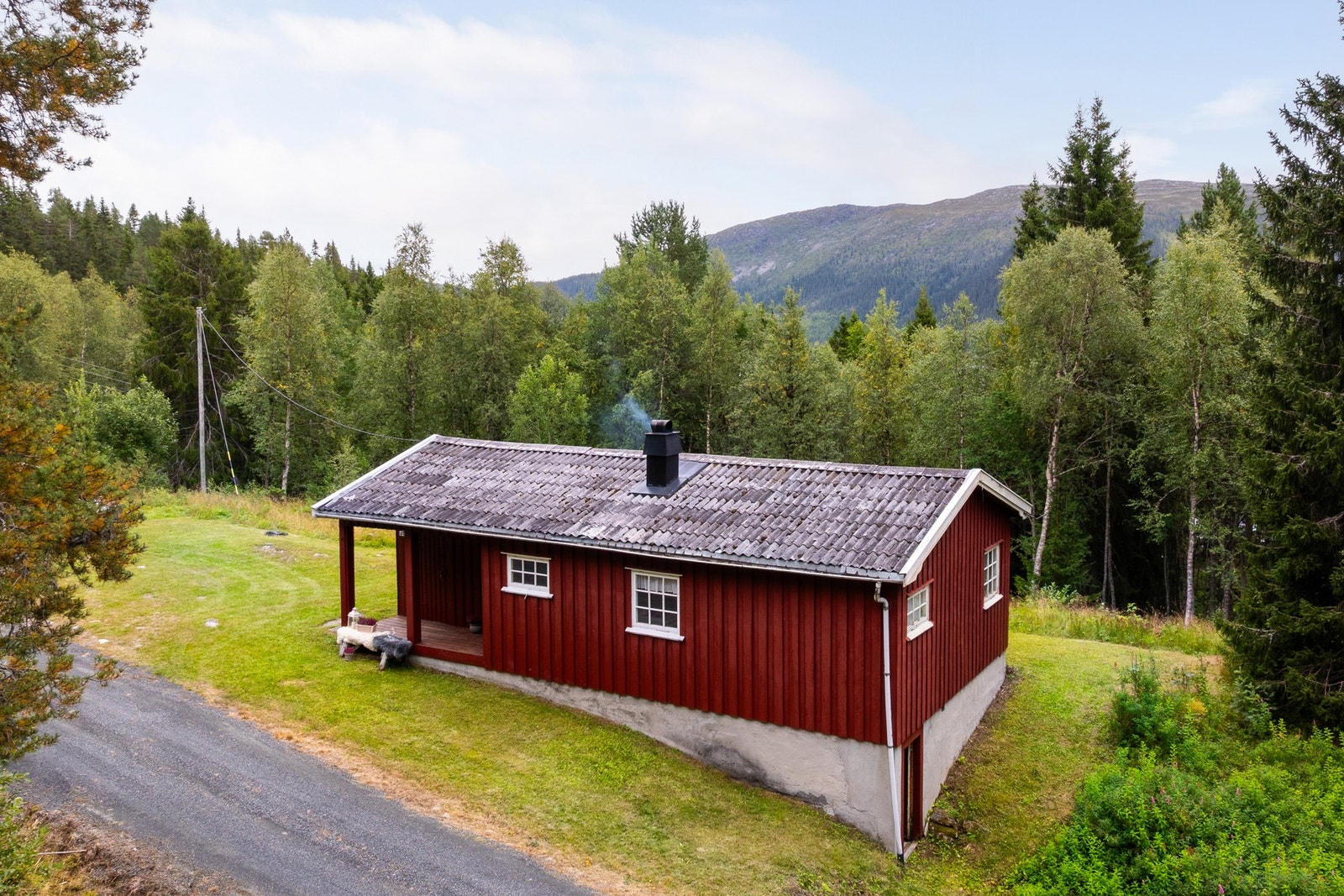 Fra hytta er det kun 5 minutter med bil til Rauland skisenter, som kan by på et stort utvalg av nedfarter og heiser, terrengpark og kveldskjøring. Galleribilde