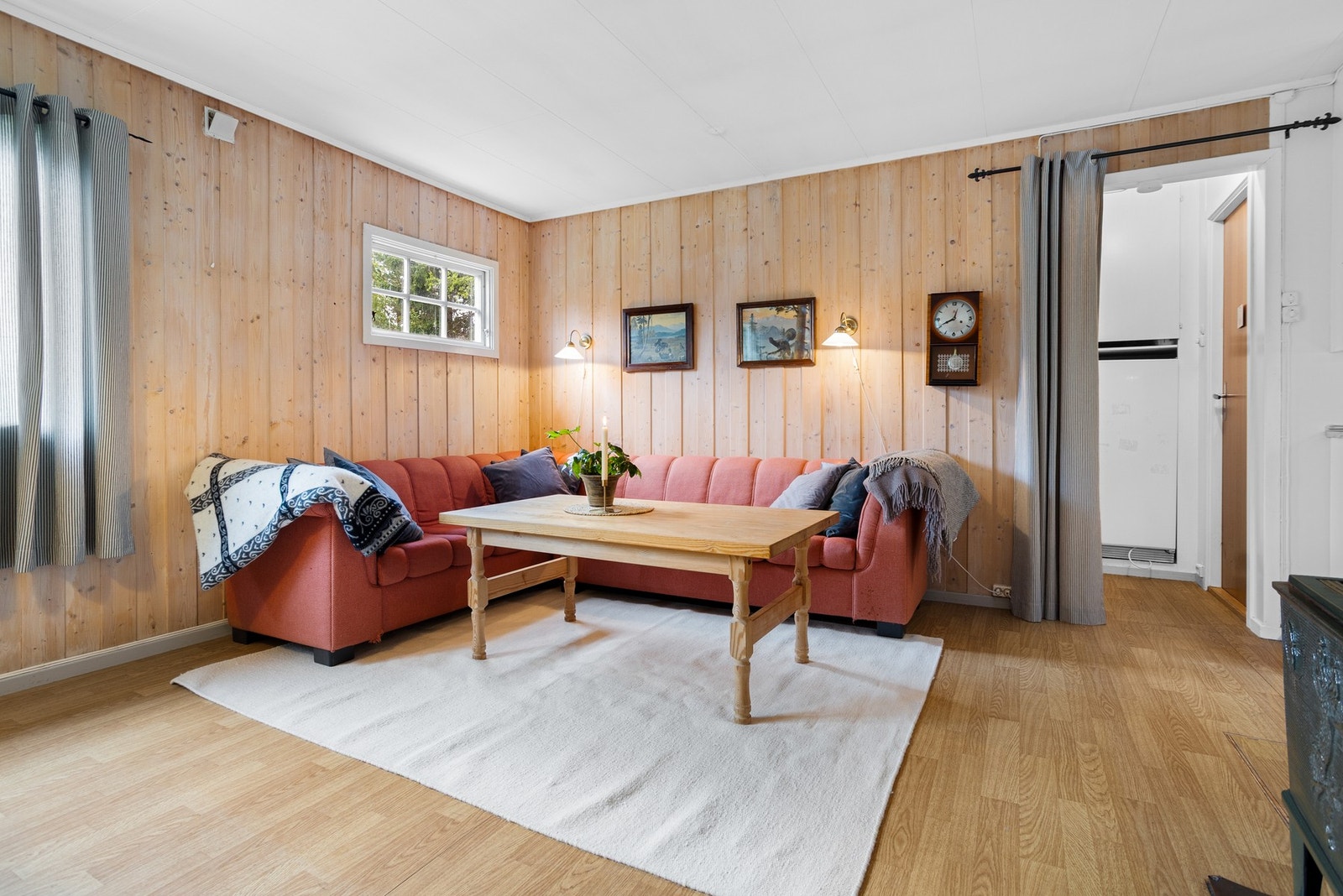 God plass til møblering av sofagruppe og spisegruppe Galleribilde