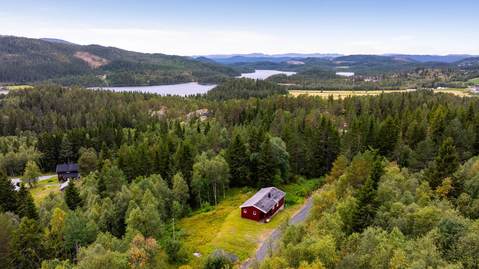 PrivatMegleren har gleden av å presentere Øyfjellvegen 2637 - En idyllisk hytte kun 5 minutter fra Rauland Skisenter og Rauland sentrum! Fredelig og rolig beliggenhet på Austbø! Galleribilde