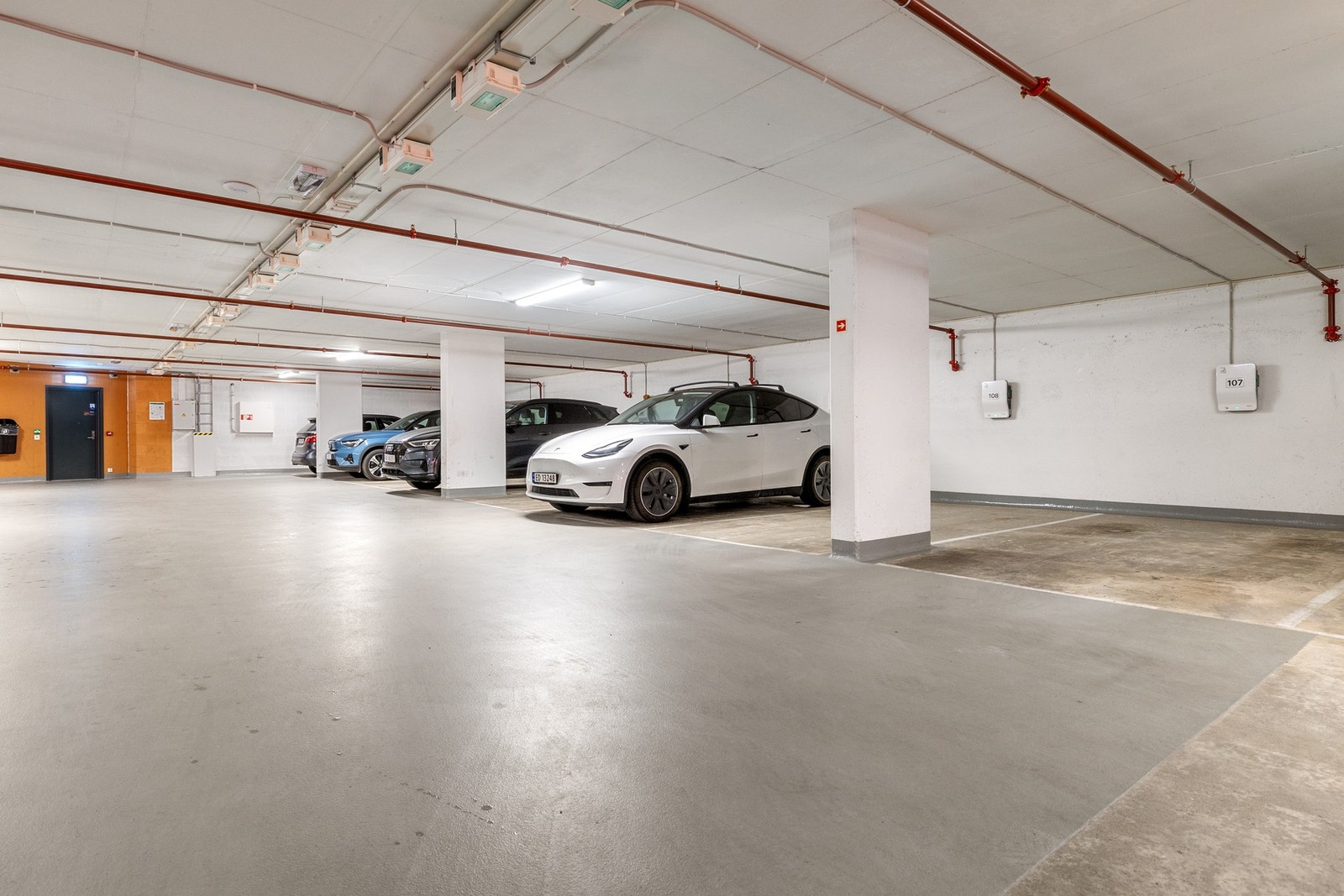 Med leiligheten følger en garasjeplass i felles garasjeanlegg med elbil lader. Galleribilde