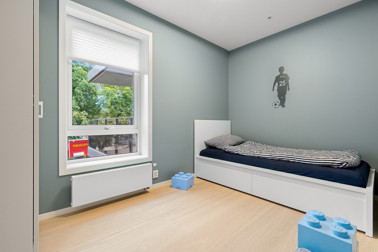 Soverom 2 har også plass til dobbeltseng og garderobe. Galleribilde