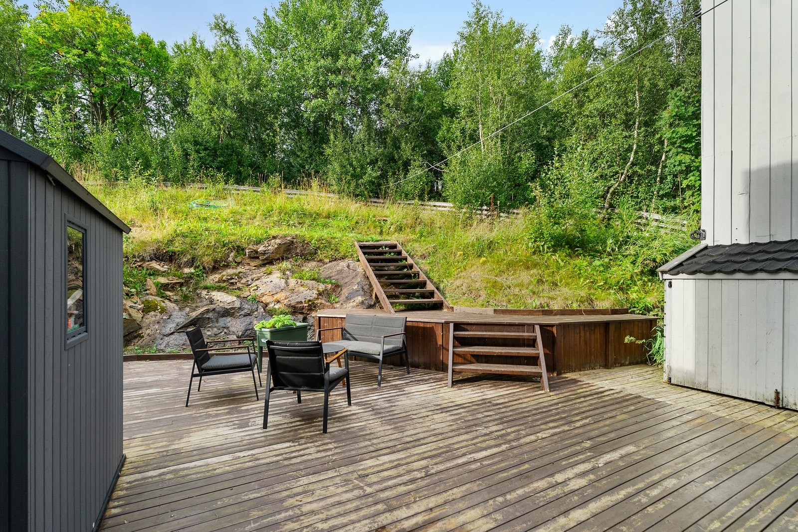 Her er det god plass til diverse utemøblement og oppbevaringsløsninger Galleribilde