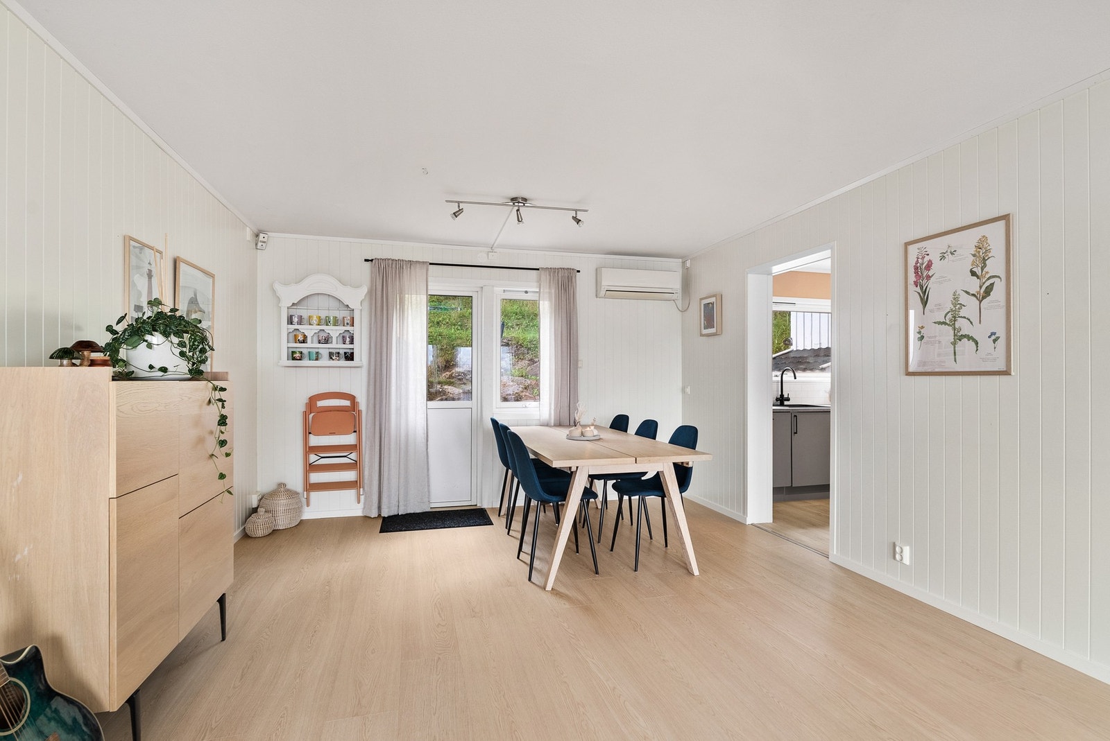 Varmepumpe i stuen sørger for et behagelig inneklima Galleribilde