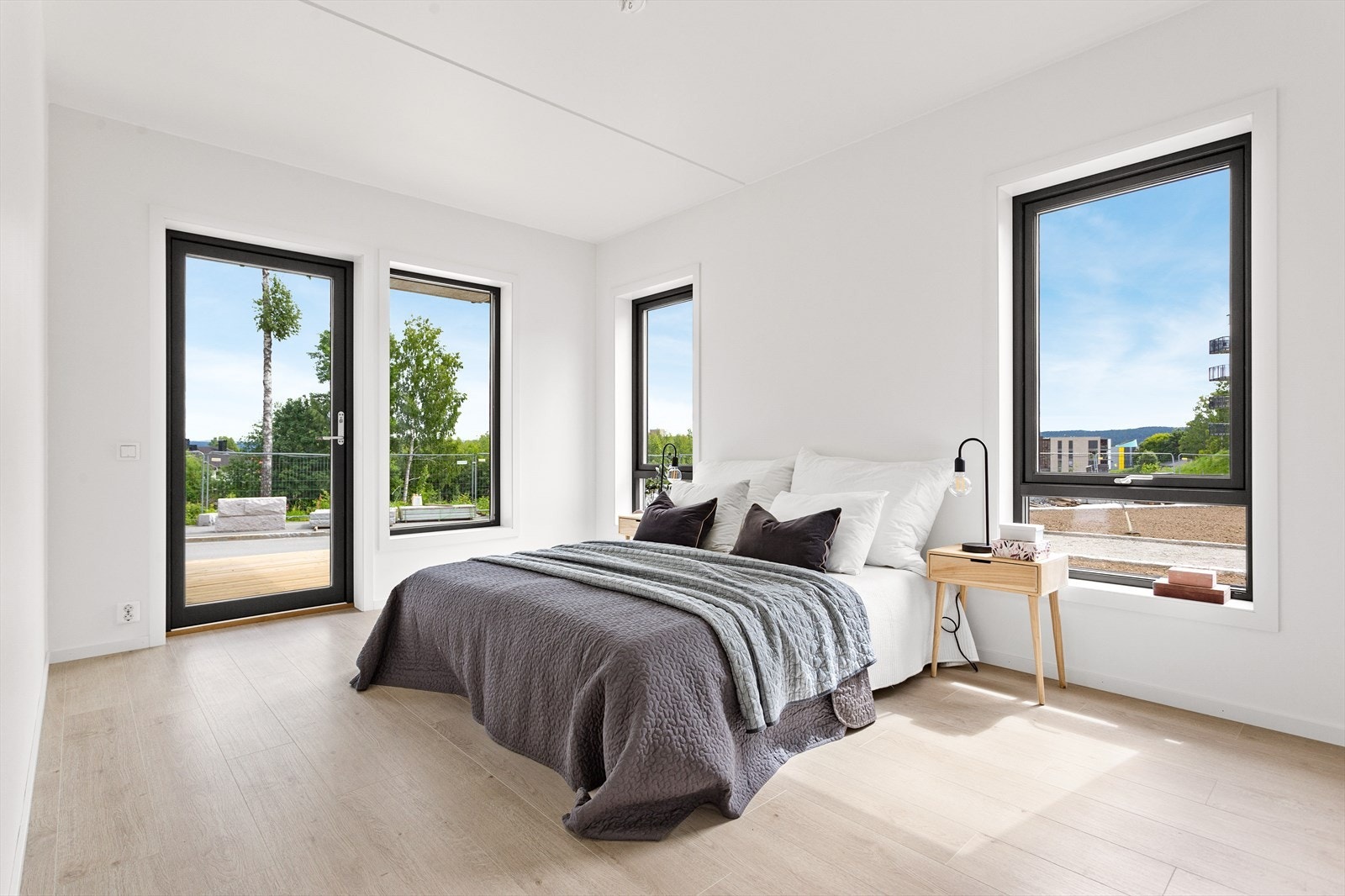 Soverom med utgang til privat terrasse. Galleribilde