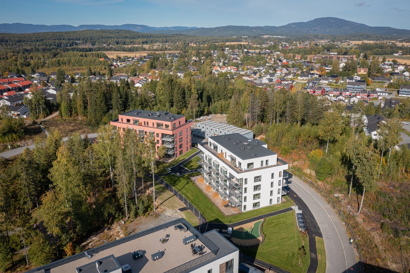 Attraktiv beliggenhet med nærhet til butikker og skoler. Galleribilde