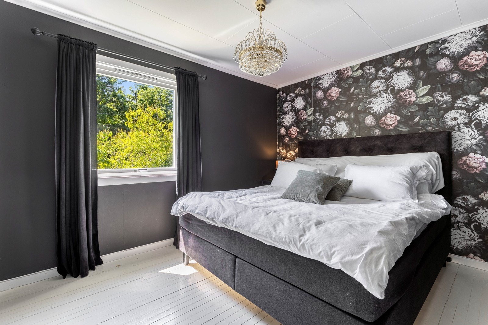 Utsikt til skjermet hage. Galleribilde