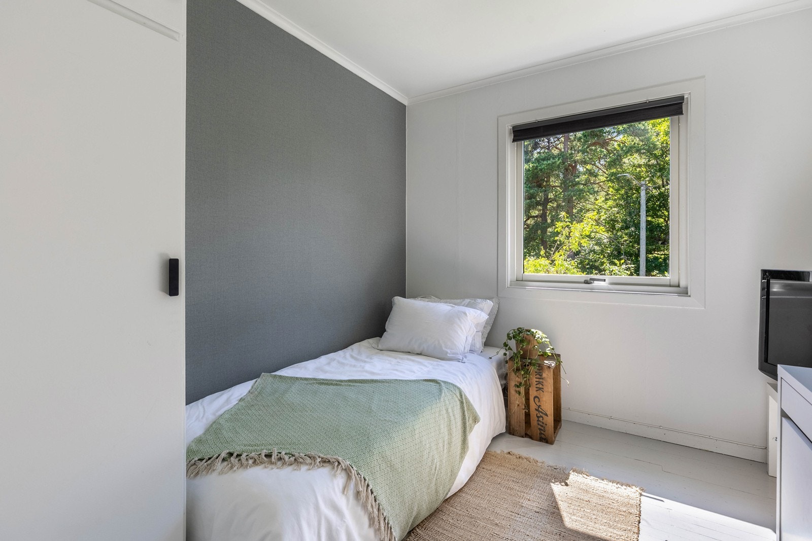 Soverom 3 har plass for seng, garderobeskap og annet møblement. Galleribilde