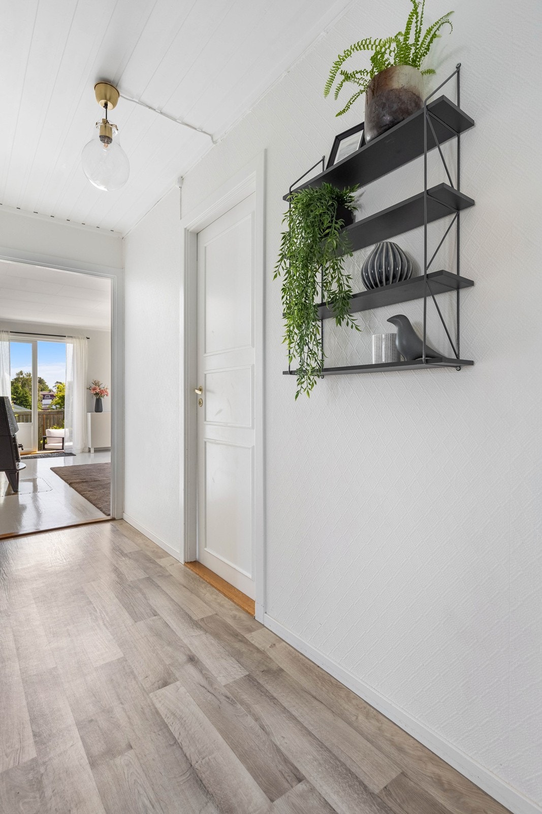 Videre inn til stue. Galleribilde