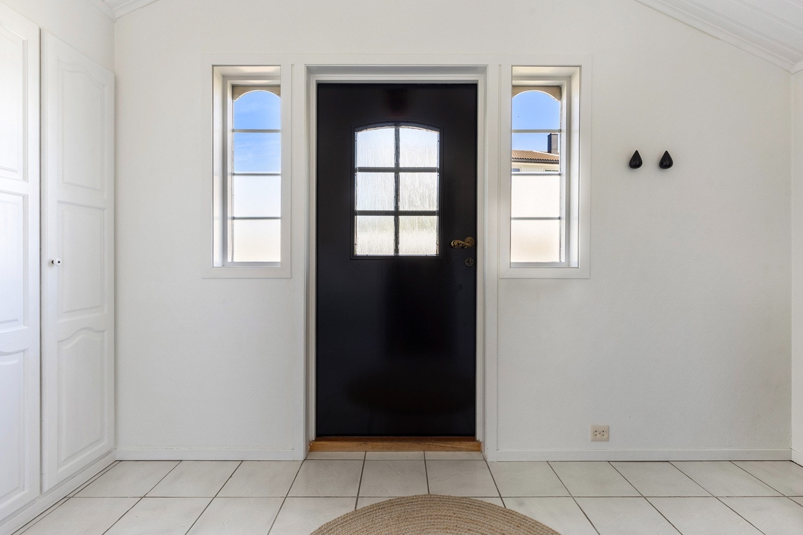 Velkommen inn til romslig entre. Galleribilde