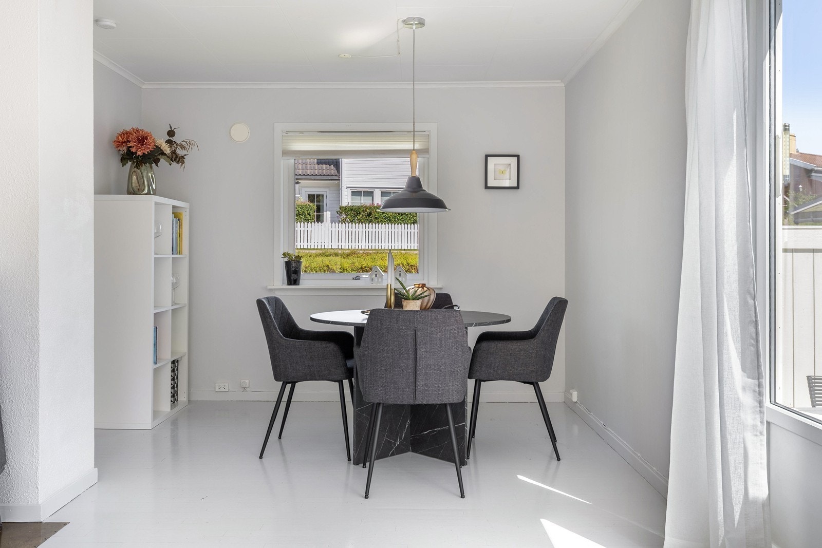 Det er også plass for en hyggelig spisegruppe. Galleribilde