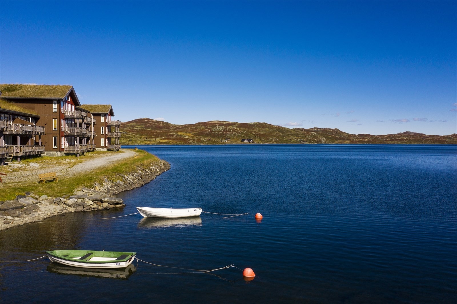 Sameiet har båt og kano som kan lånes Galleribilde