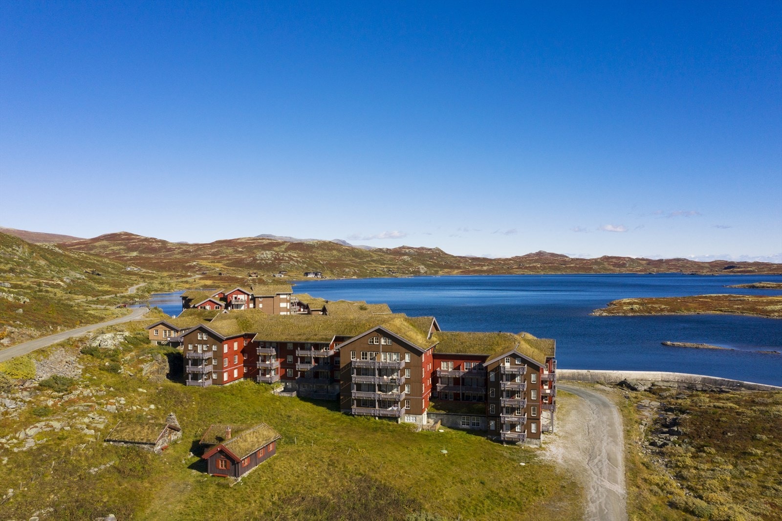 Bergsjøstølen ligger rett bortenfor leilighetsbygget og har åpent neste hele året. Her er det mulig å få kjøpt middag. Galleribilde
