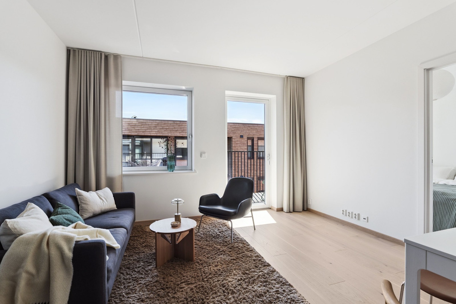 Utgang til balkong fra stuen Galleribilde