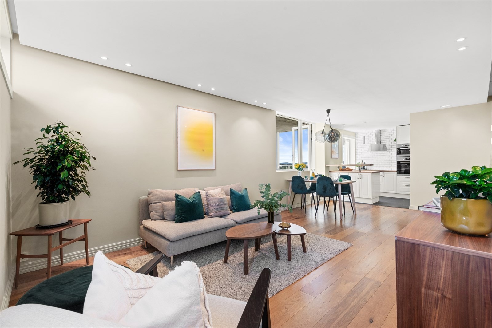 God plass til sofaløsning og annet møblement. Galleribilde