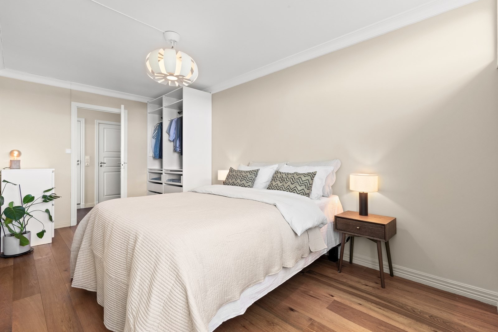 Delikat og innbydende soverom. Galleribilde