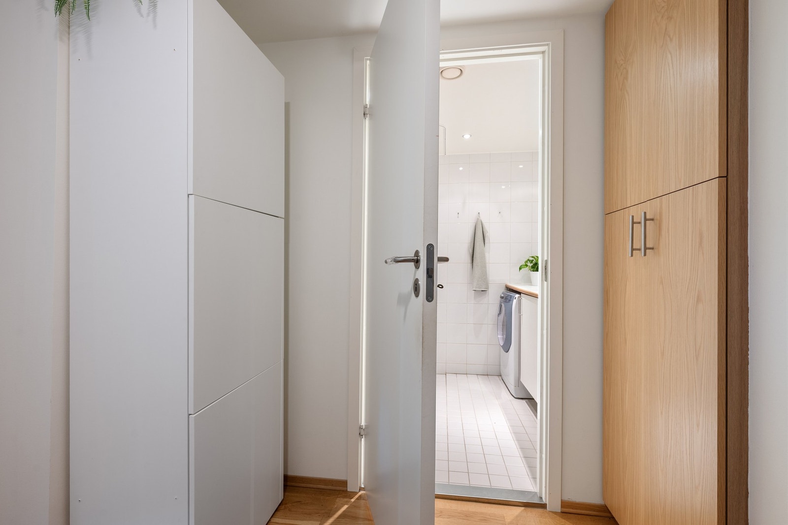 Adkomst til bad fra entré. Galleribilde