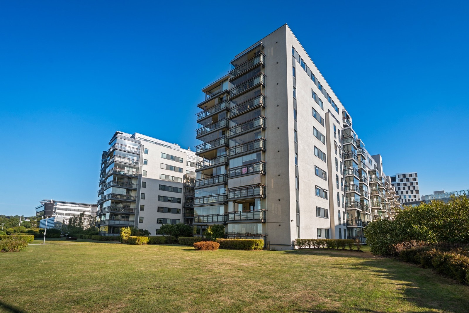 Det er kort vei til servicetilbud i Karenslyst allé, kollektive tilbud på Skøyen og turstier på Bygdøy. Galleribilde