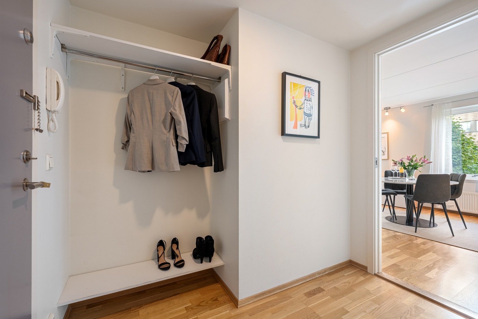 Entré med gode oppbevaringsmuligheter. Galleribilde