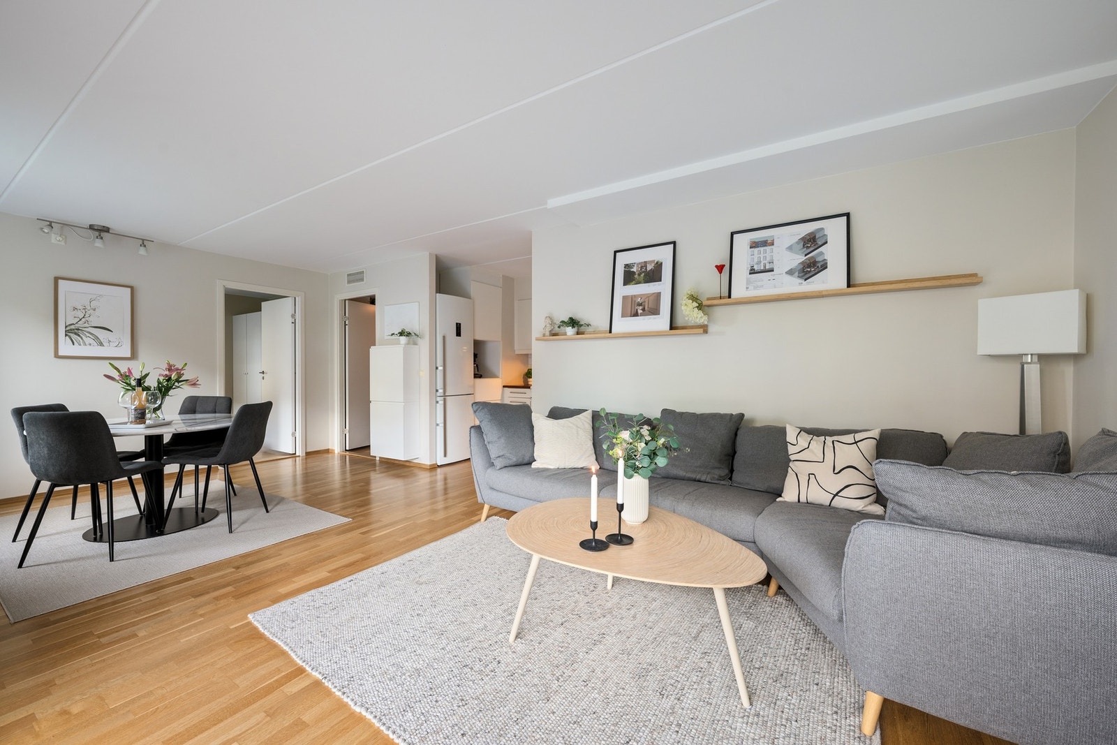 Leiligheten har en god romfølelse med optimal planløsning. Galleribilde