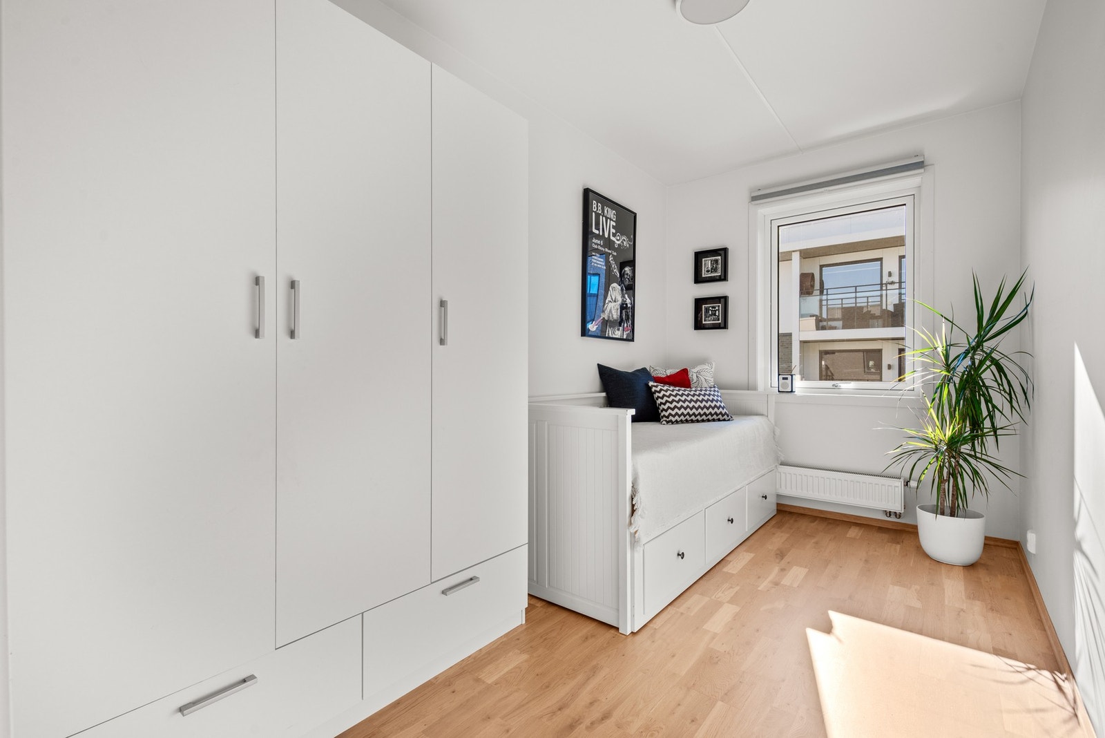 Det andre soverommet egner seg godt både som gjesterom, barnerom eller kontor. Galleribilde