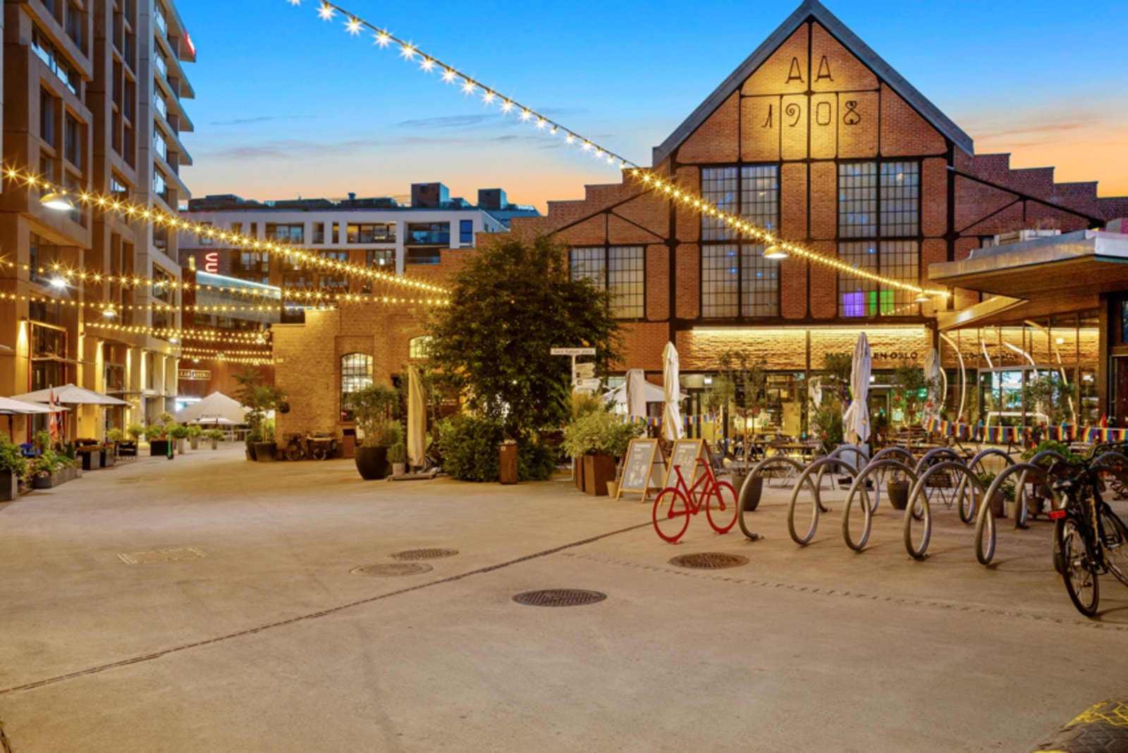 Bare noen få minutters gange ligger Mathallen på Vulkan, midt i blinken for den matinteresserte. Her er det både restauranter og salg av gode råvarer. Galleribilde