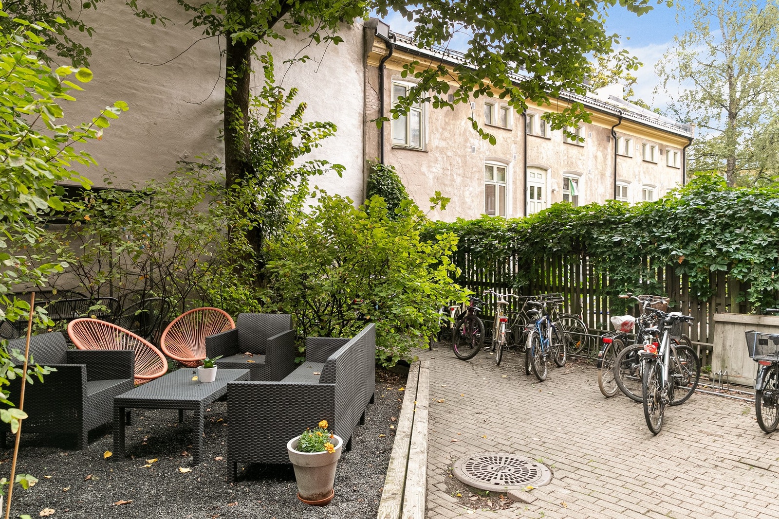 Mulighet for oppbevaring av sykler i indre gårdsrom, samt i kjeller på vinterstid. Galleribilde