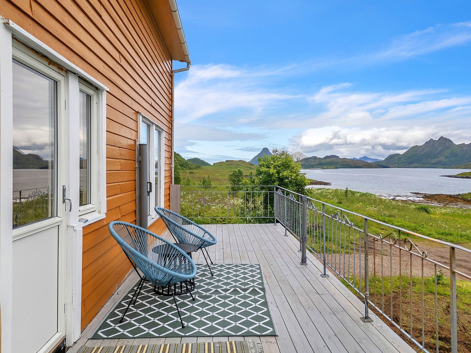 Eiendommen ligger pent til, ved veis ende på Møkland i Bø Galleribilde