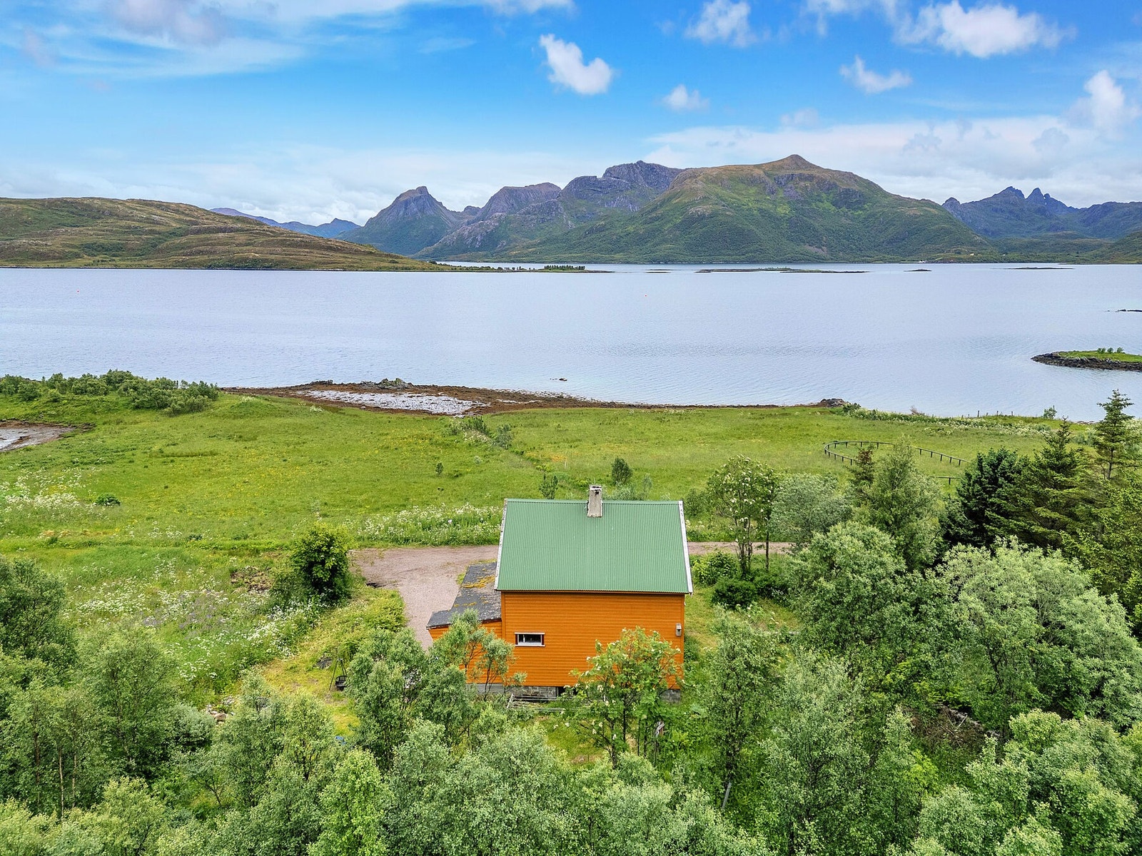 Eiendommen sett fra lufta Galleribilde