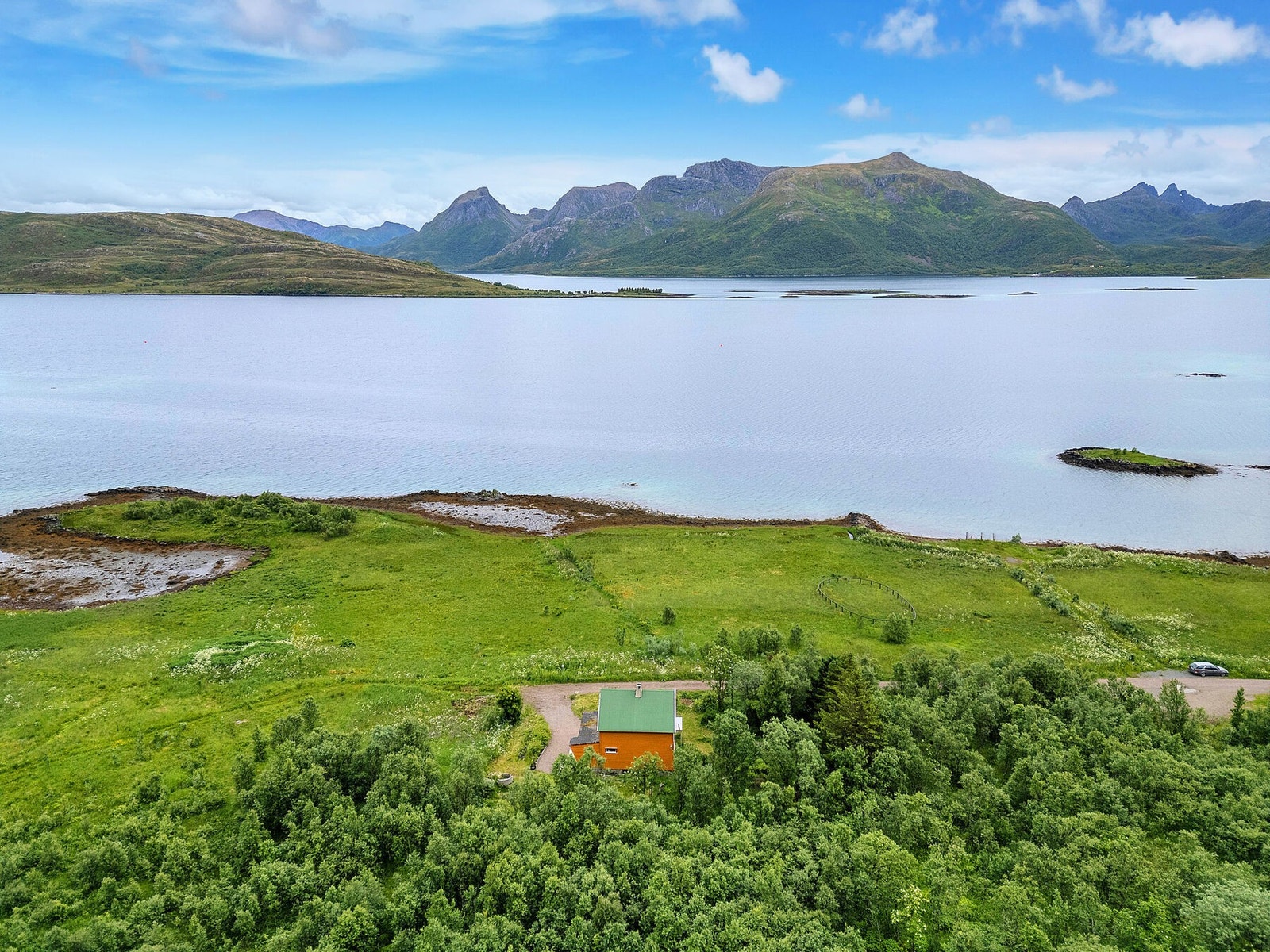 Eiendommen sett fra lufta Galleribilde