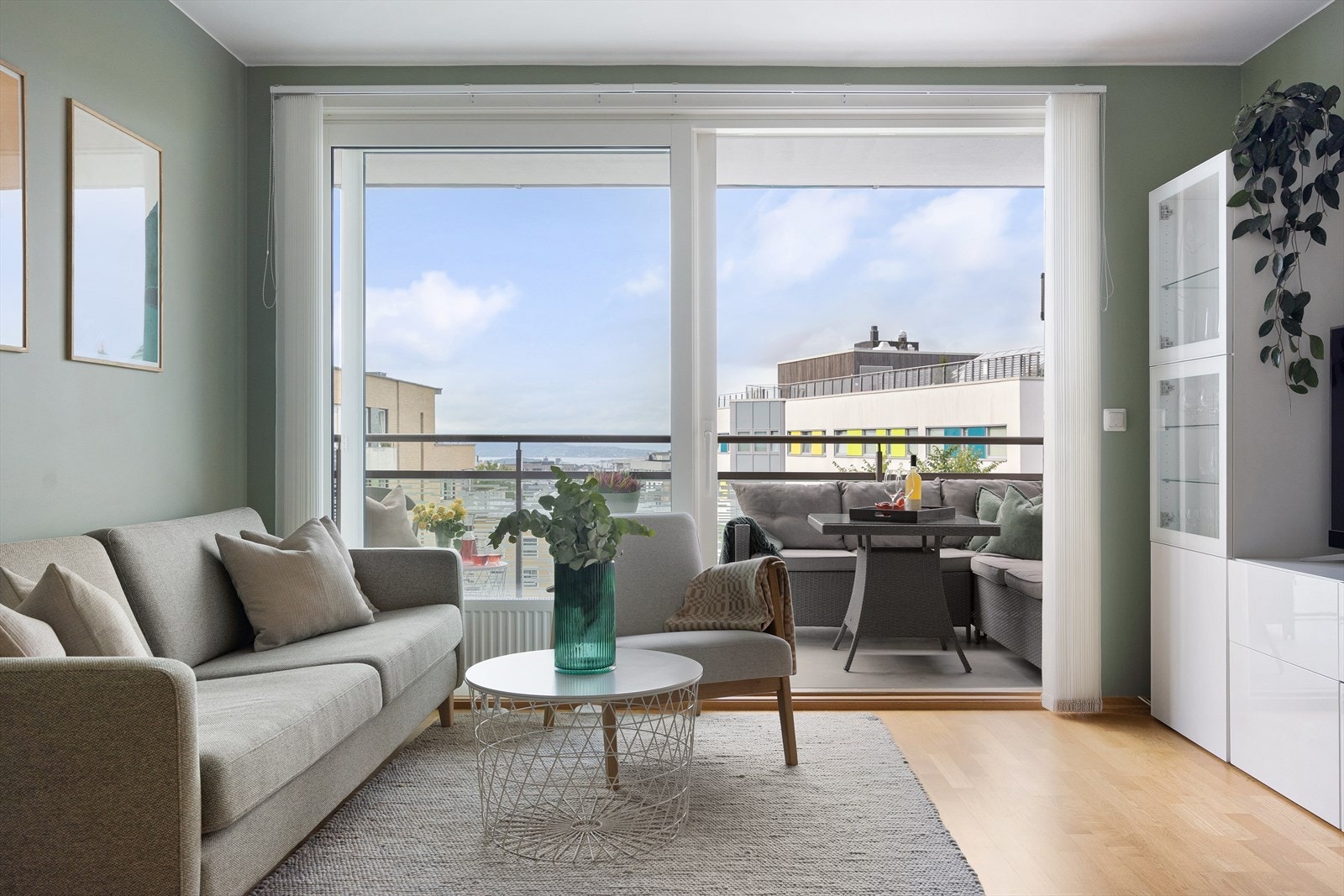 Fjernvarme, a-konto varmtvann og tv/bredbånd er inkludert i felleskostnadene. Galleribilde