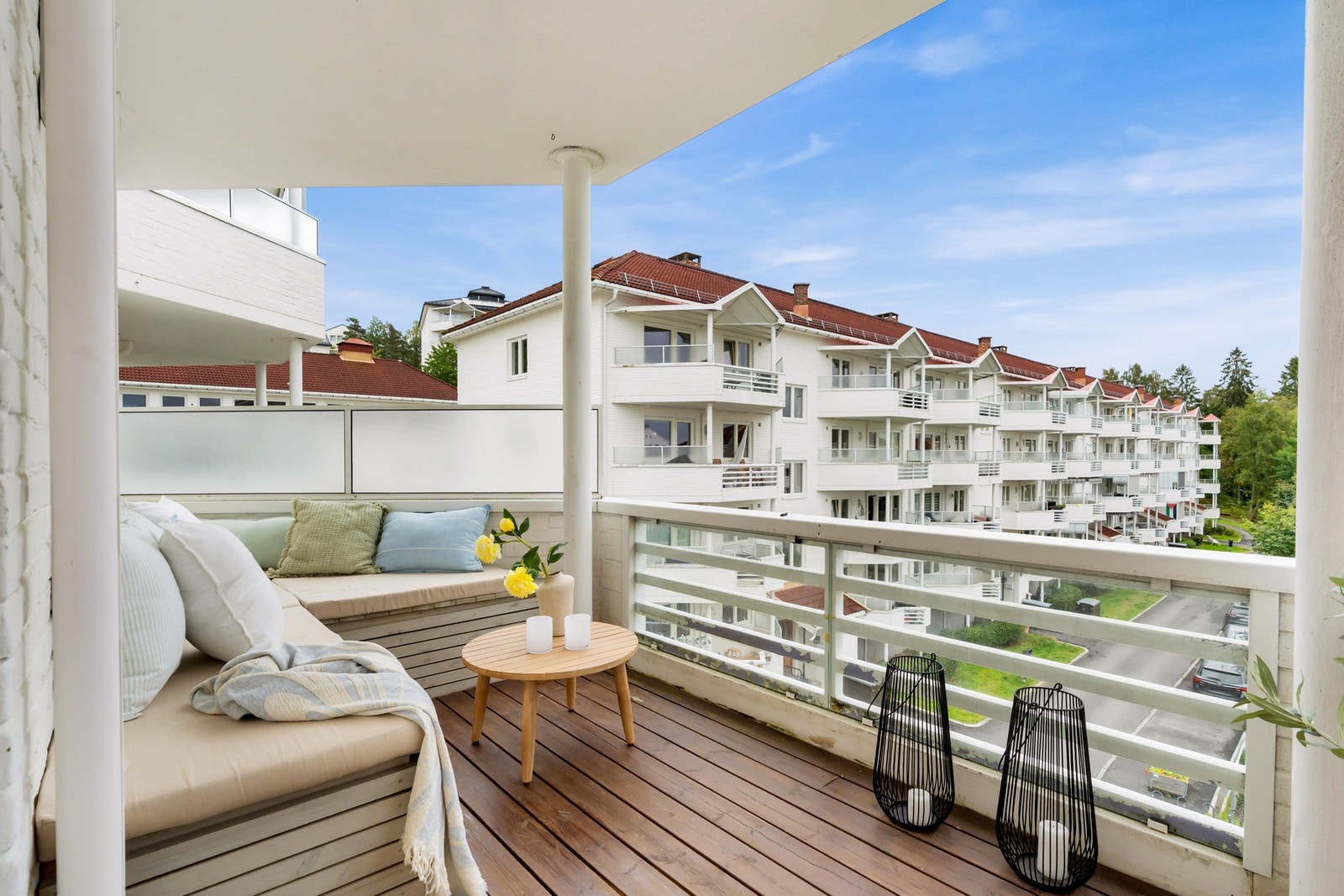 Utsyn over grønne omgivelser Galleribilde