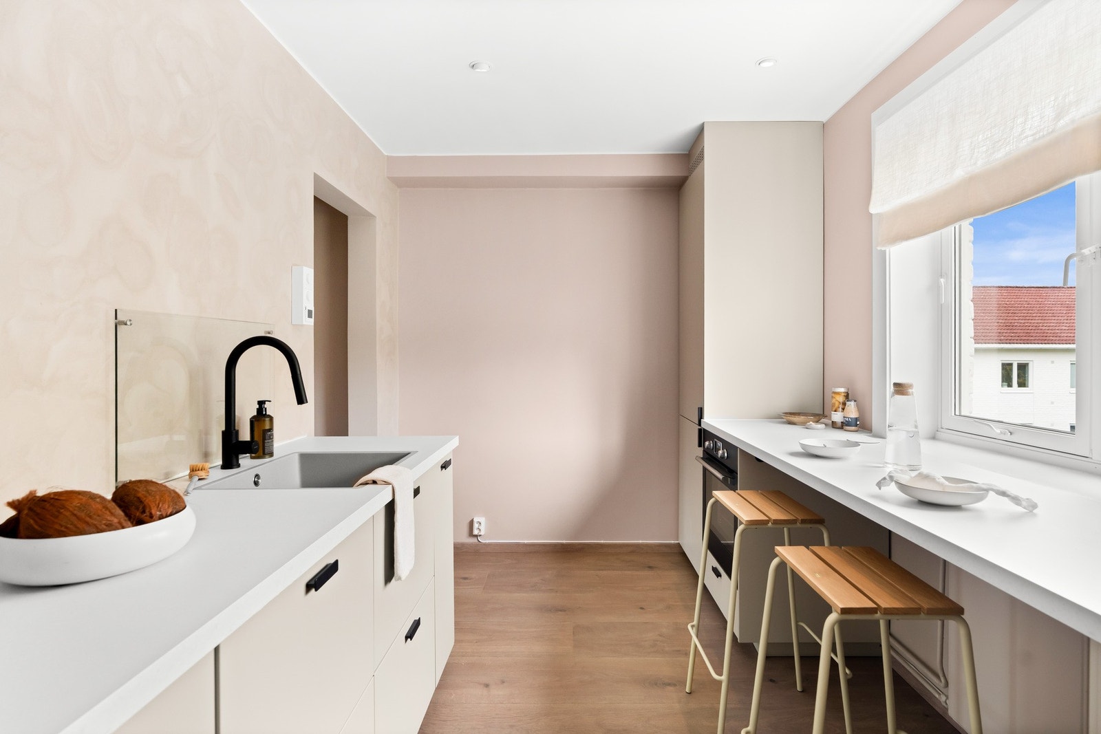 God skap- og benkeplass Galleribilde