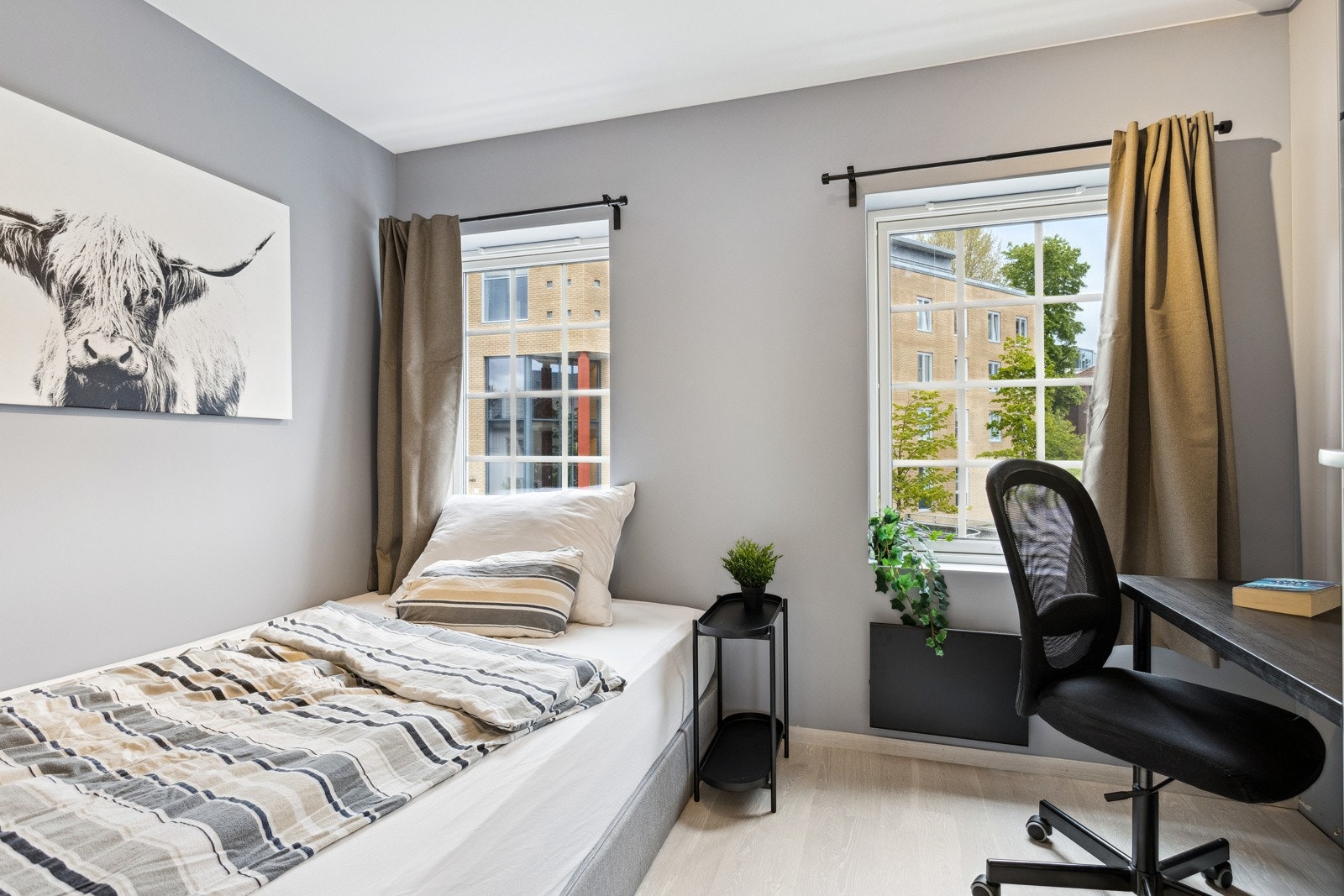 Soverommene i hovedetasje er målt til 6,5, 8,5 og 8,5 kvm. Galleribilde