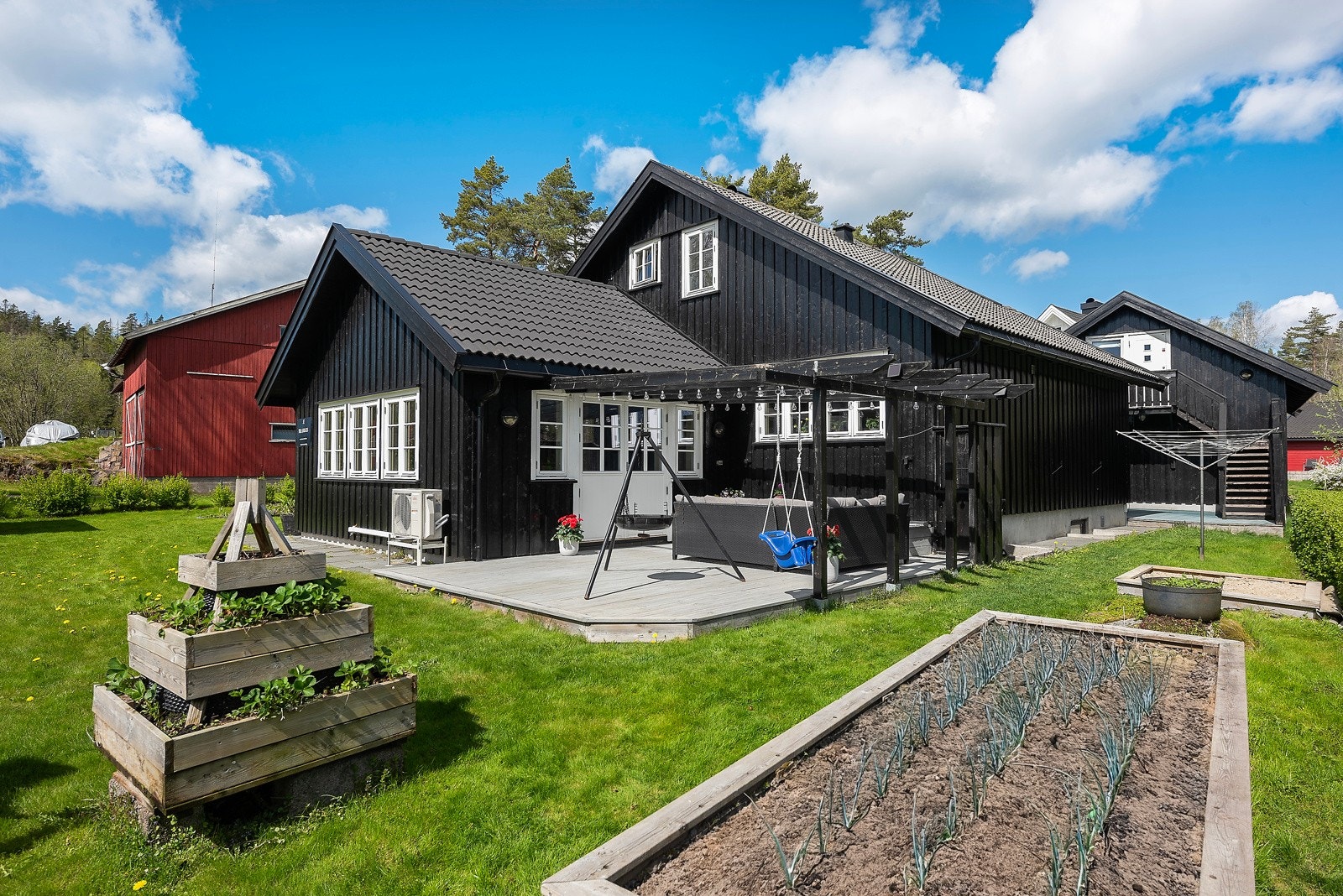 Jørn Andersen og EIE Eiendomsmegling ønsker velkommen til Horntvedtveien 12 Galleribilde