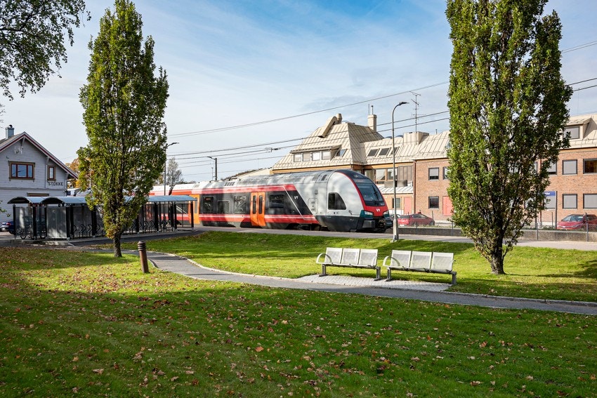 Fra Stokke stasjon kommer du deg mot både Oslo og Skien Galleribilde